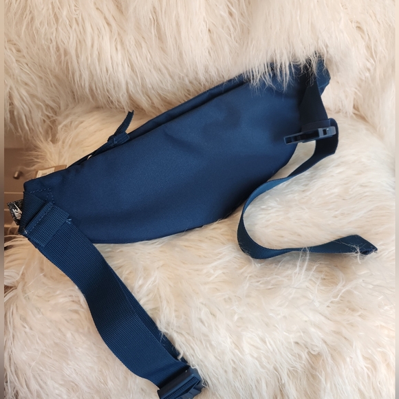 BNWT Nike Heritage Fanny Pack - 460 - Picture 2 of 5